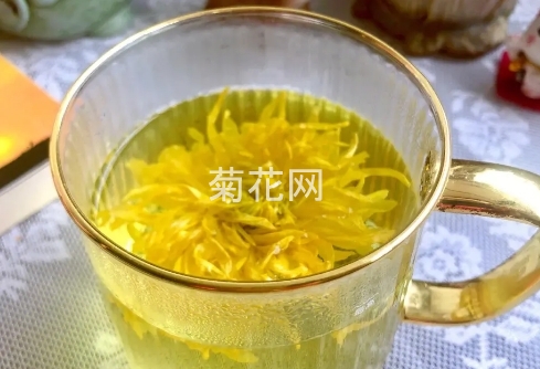 菊花茶泡了一段时间后变绿正常吗？